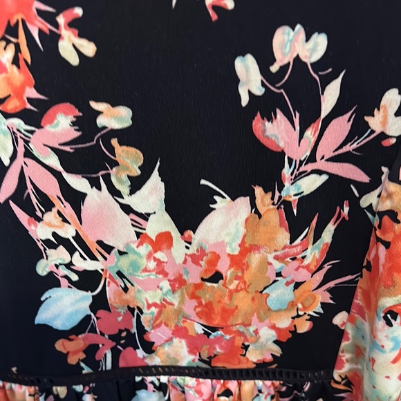 New Directions Flutter Sleeve Floral Tunic in Orange and Pink - Picture 10 of 17